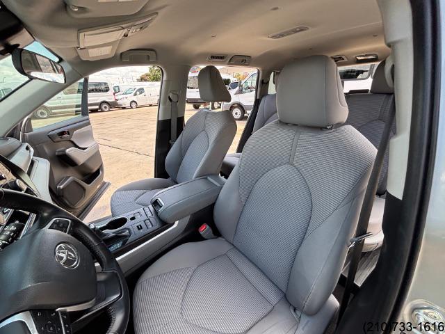 2022 Toyota Highlander LE photo 20