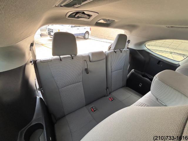 2022 Toyota Highlander LE photo 27