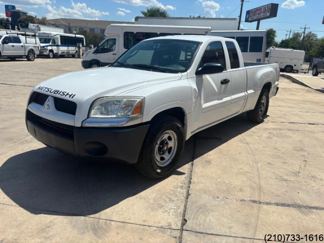 2006 Mitsubishi Raider LS photo 3
