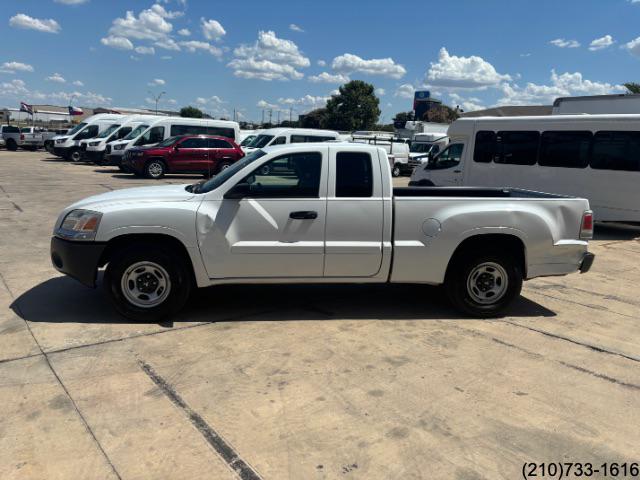 2006 Mitsubishi Raider LS photo 4