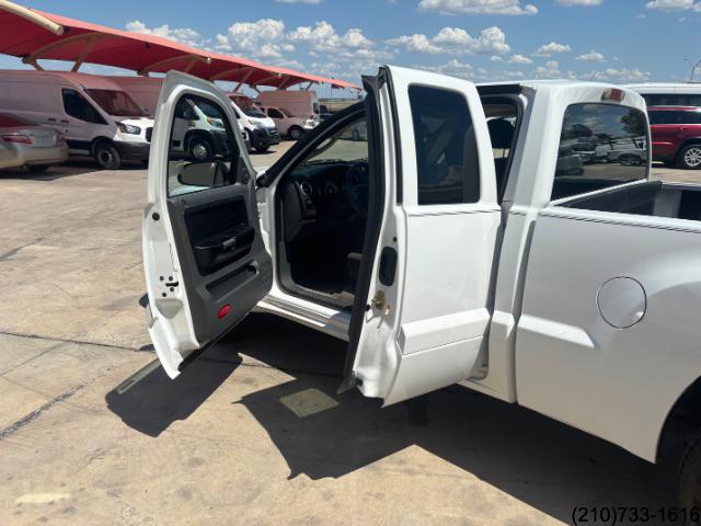 2006 Mitsubishi Raider LS photo 9