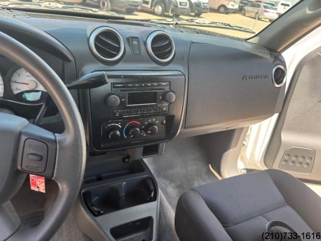 2006 Mitsubishi Raider LS photo 17