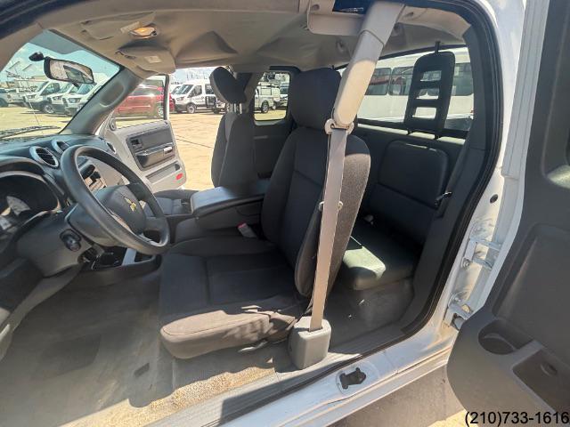 2006 Mitsubishi Raider LS photo 18