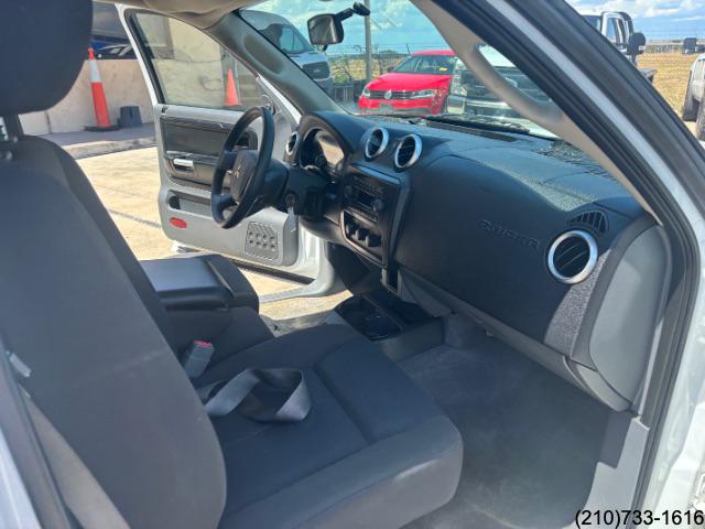 2006 Mitsubishi Raider LS photo 22