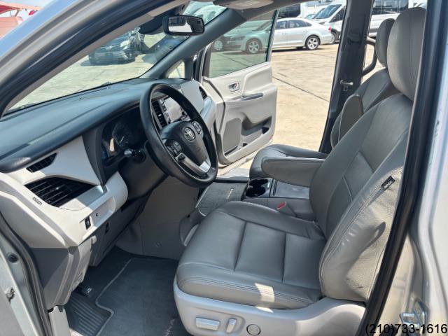 2020 Toyota Sienna LE photo 15