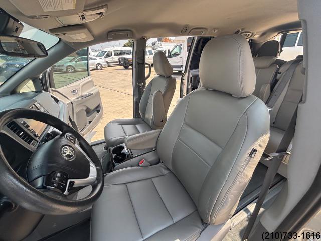 2020 Toyota Sienna LE photo 20