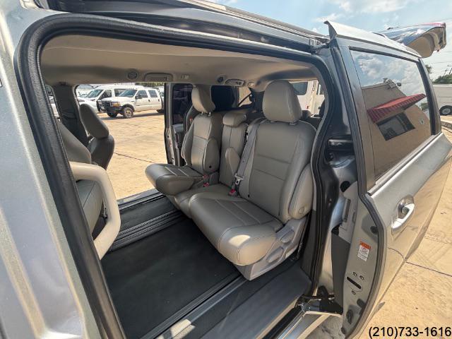 2020 Toyota Sienna LE photo 21