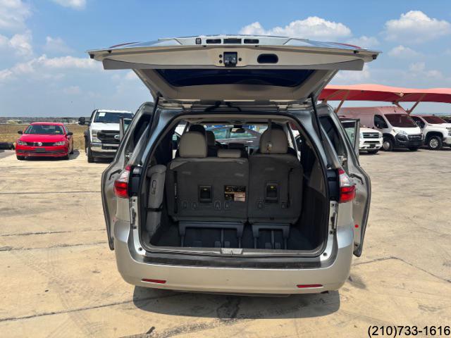 2020 Toyota Sienna LE photo 22