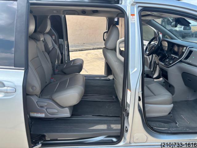 2020 Toyota Sienna LE photo 26