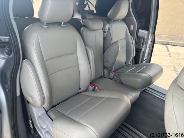 2020 Toyota Sienna LE photo 27