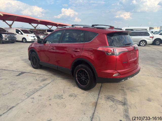 2016 Toyota RAV4 XLE photo 4