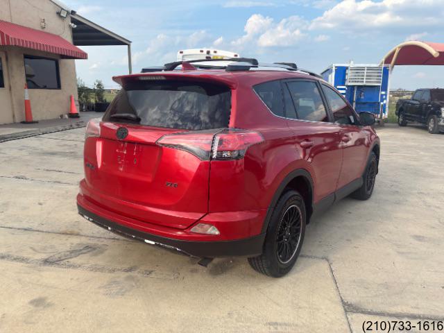 2016 Toyota RAV4 XLE photo 6
