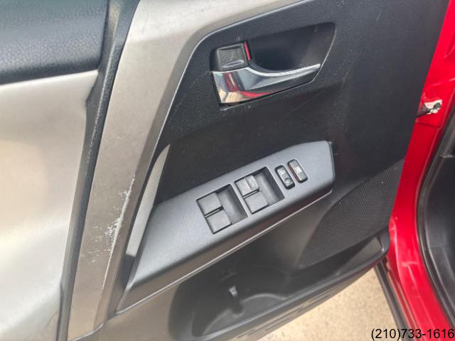 2016 Toyota RAV4 XLE photo 11