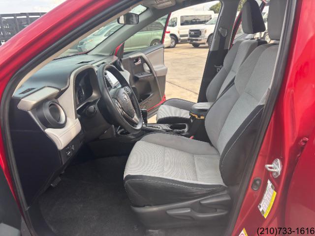 2016 Toyota RAV4 XLE photo 12
