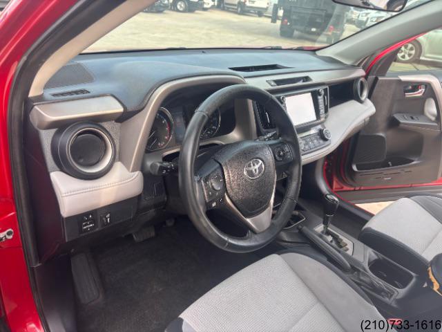 2016 Toyota RAV4 XLE photo 13