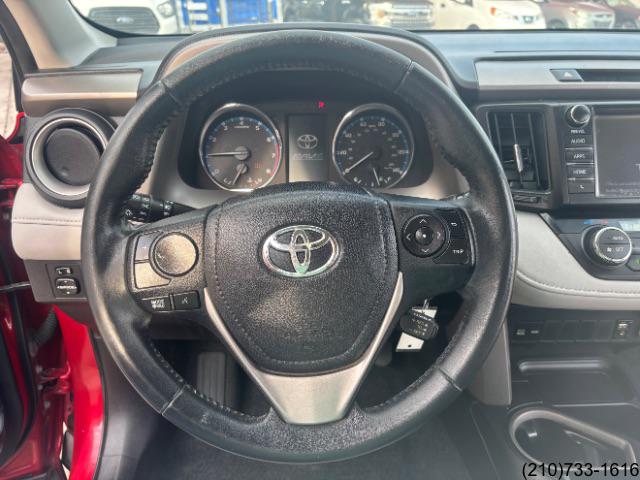 2016 Toyota RAV4 XLE photo 14