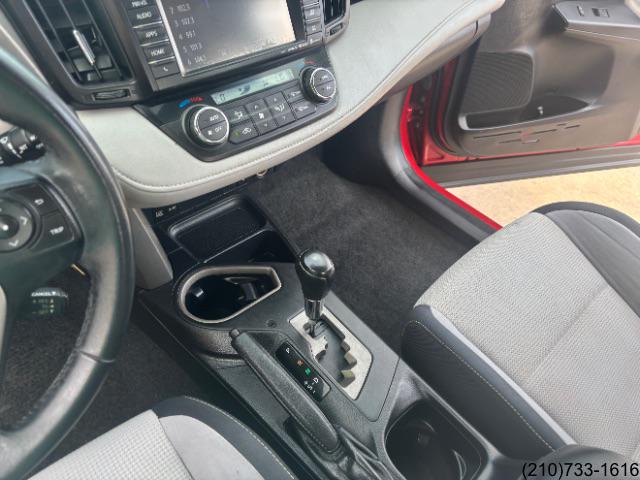 2016 Toyota RAV4 XLE photo 17