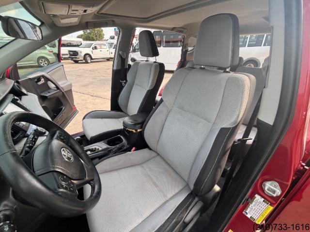 2016 Toyota RAV4 XLE photo 18