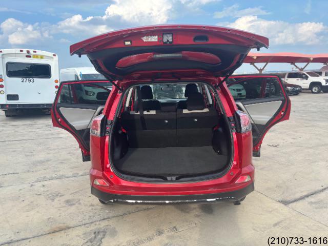 2016 Toyota RAV4 XLE photo 21