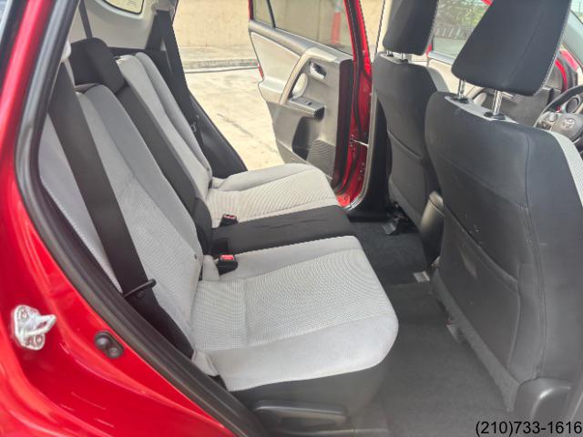 2016 Toyota RAV4 XLE photo 24