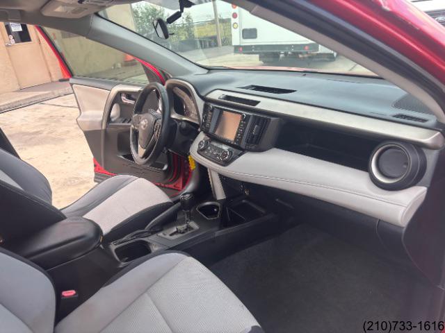 2016 Toyota RAV4 XLE photo 26