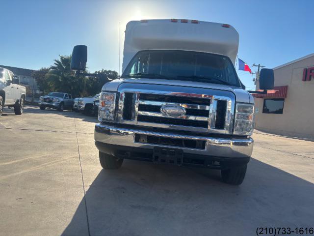 2014 Ford E-350 photo 2