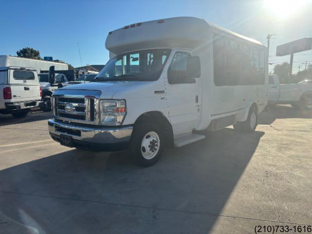 2014 Ford E-350 photo 3