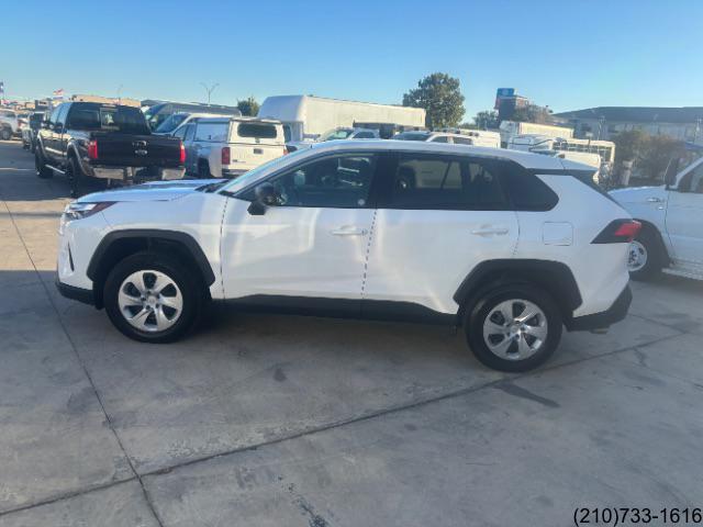 2025 Toyota RAV4 LE photo 4