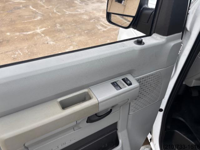 Ford Econoline photo 16