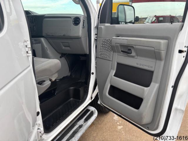Ford Econoline photo 28