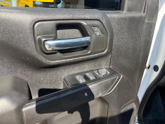 Chevrolet Silverado photo 16