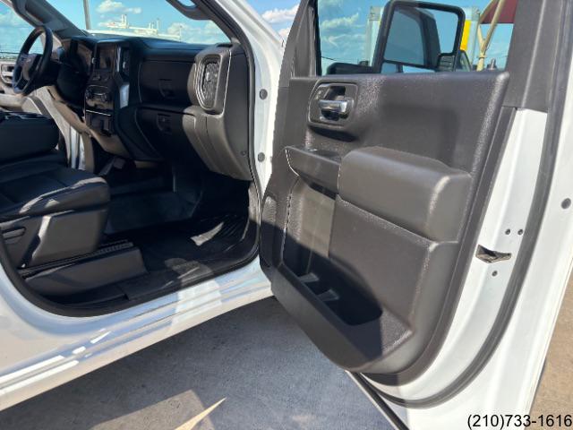 Chevrolet Silverado photo 29