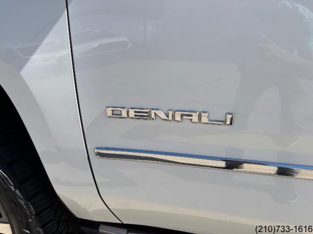 GMC Yukon XL photo 12