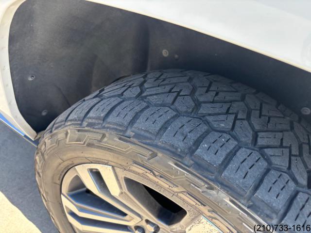 GMC Yukon XL photo 35
