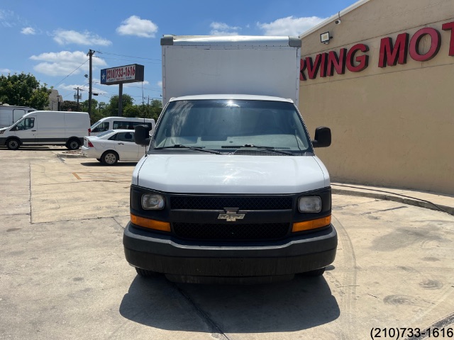 2016 Chevrolet Express Cutaway photo 3
