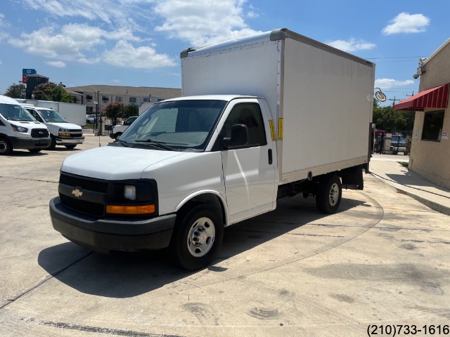 2016 Chevrolet Express Cutaway photo 4