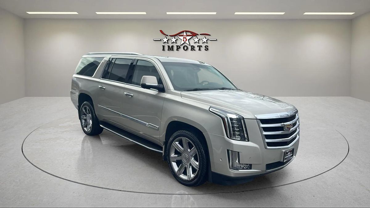 2017 Cadillac Escalade ESV Luxury photo 3