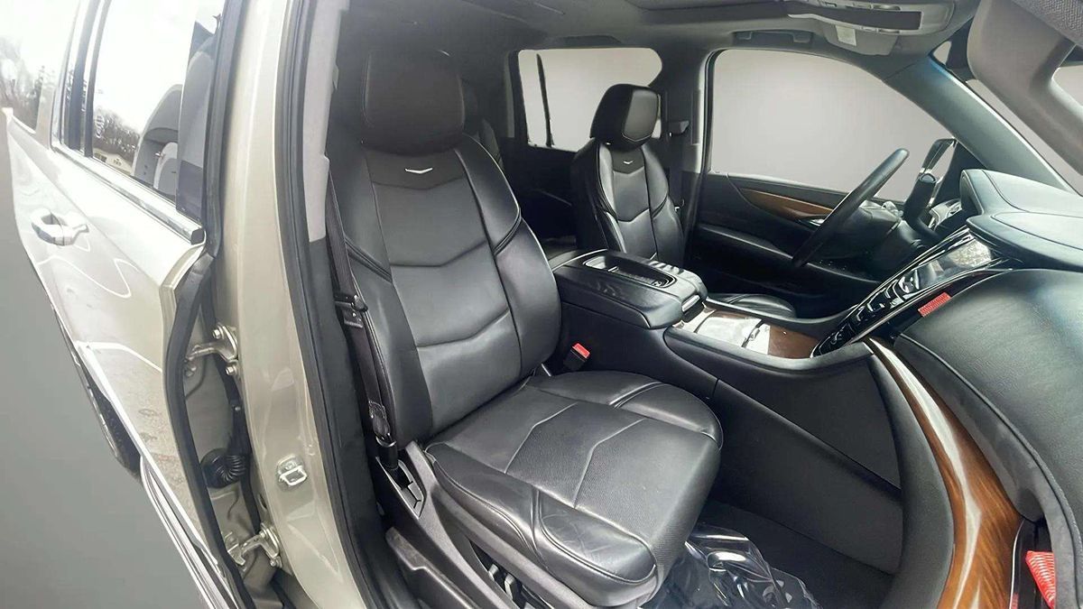 2017 Cadillac Escalade ESV Luxury photo 11