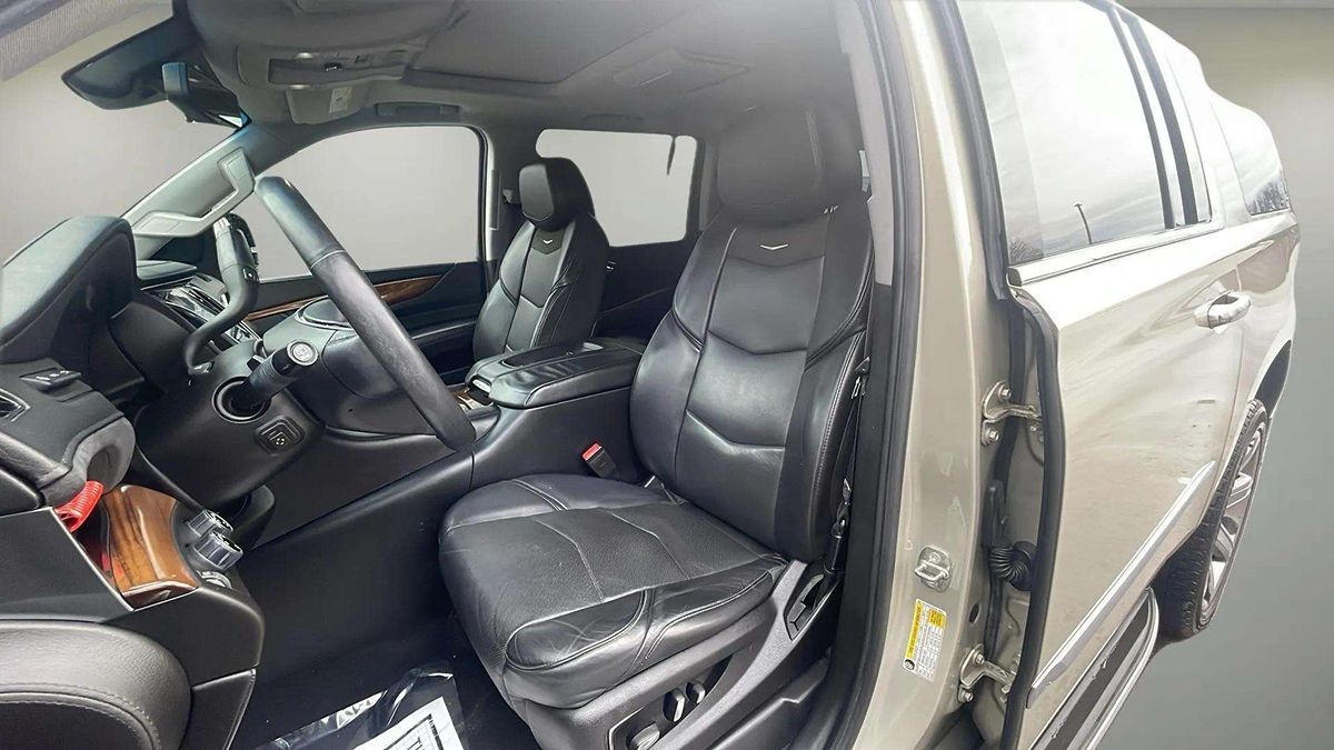 2017 Cadillac Escalade ESV Luxury photo 10