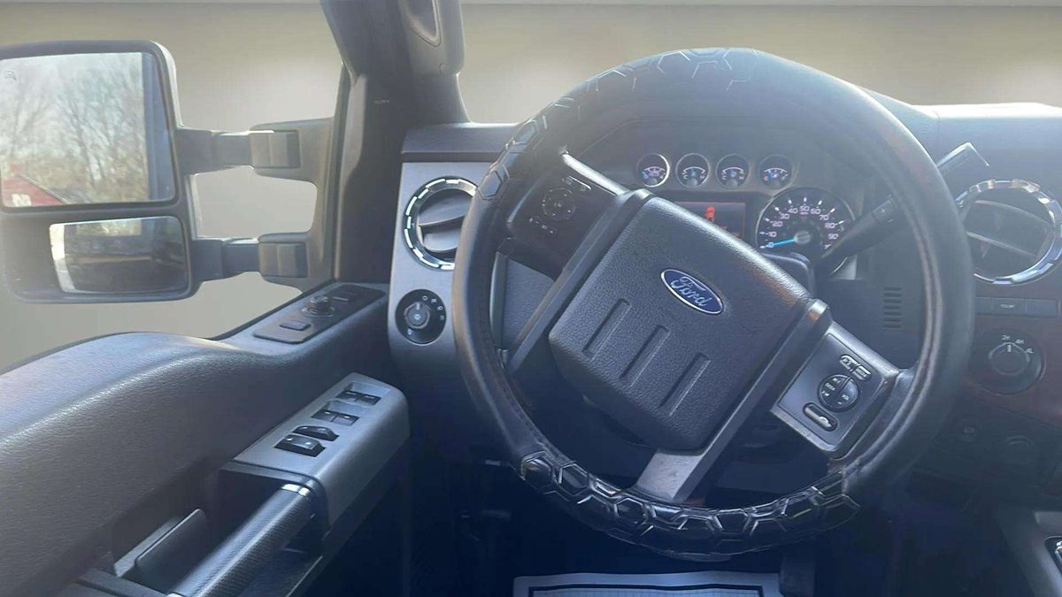 2016 Ford F-350 Super Duty Lariat photo 15