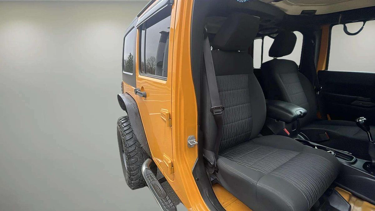 2012 Jeep Wrangler Unlimited Sport photo 17