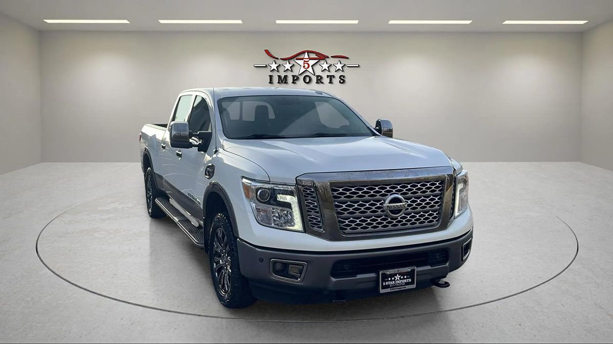 2018 Nissan Titan XD Platinum Reserve photo 10