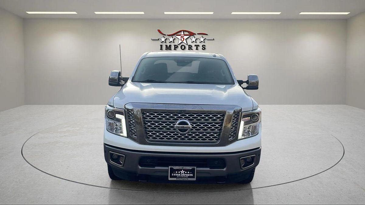 2018 Nissan Titan XD Platinum Reserve photo 11