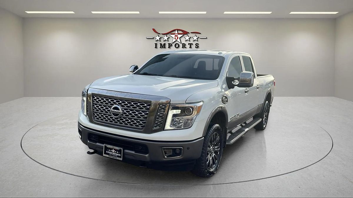 2018 Nissan Titan XD Platinum Reserve photo 12