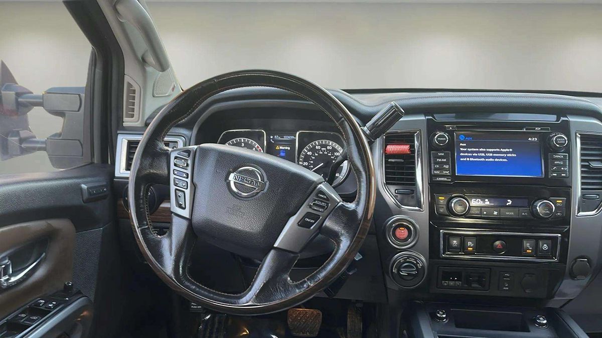 2018 Nissan Titan XD Platinum Reserve photo 13