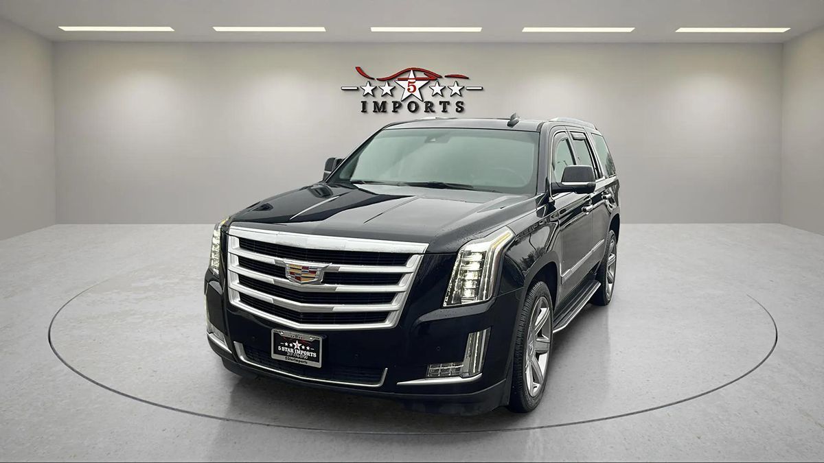 2016 Cadillac Escalade Luxury photo 2