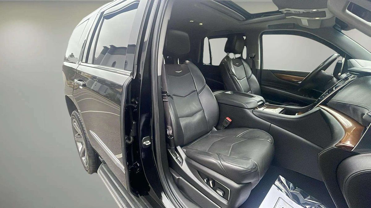 2016 Cadillac Escalade Luxury photo 19