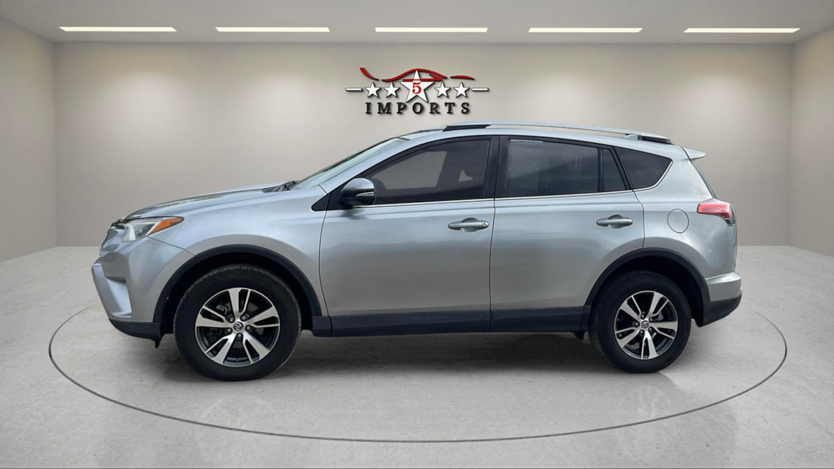 2017 Toyota RAV4 XLE - Photo 2