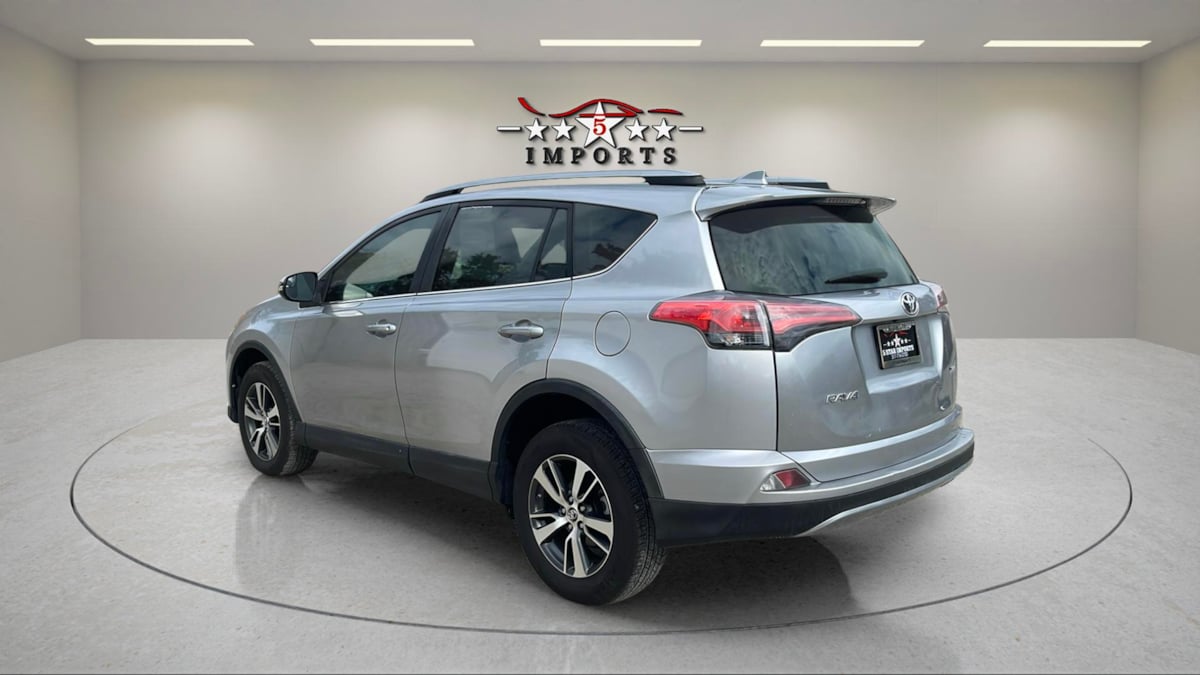 2017 Toyota RAV4 XLE - Photo 3