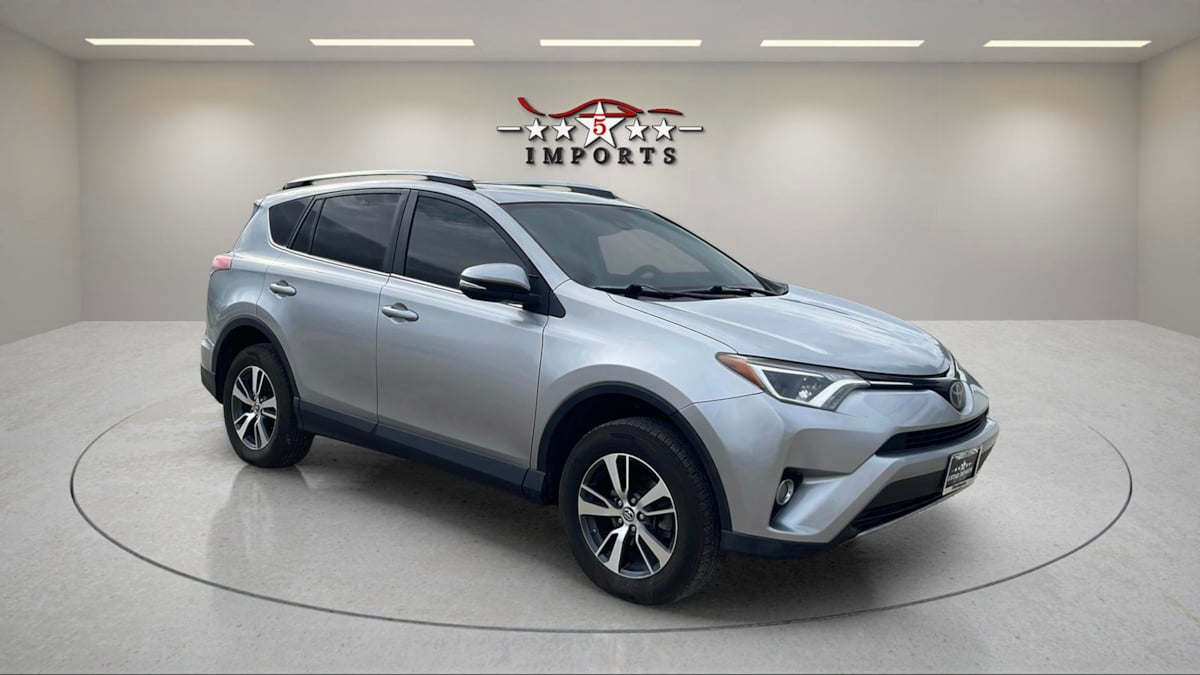 2017 Toyota RAV4 XLE - Photo 7